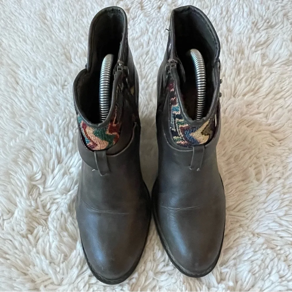 XOXO Women’s‎ Koris Western Bootie Gray Ankle Southwestern Boots size 6.5